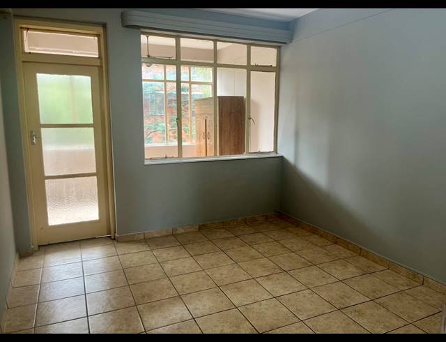 5 BEDROOM APARTMENT FOR SALE IN SUNNYSIDE